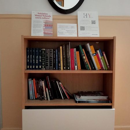 Hostal Yolanda Madrid Bagian luar foto