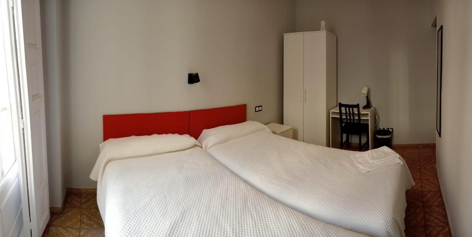 Hostal Yolanda Madrid Bagian luar foto