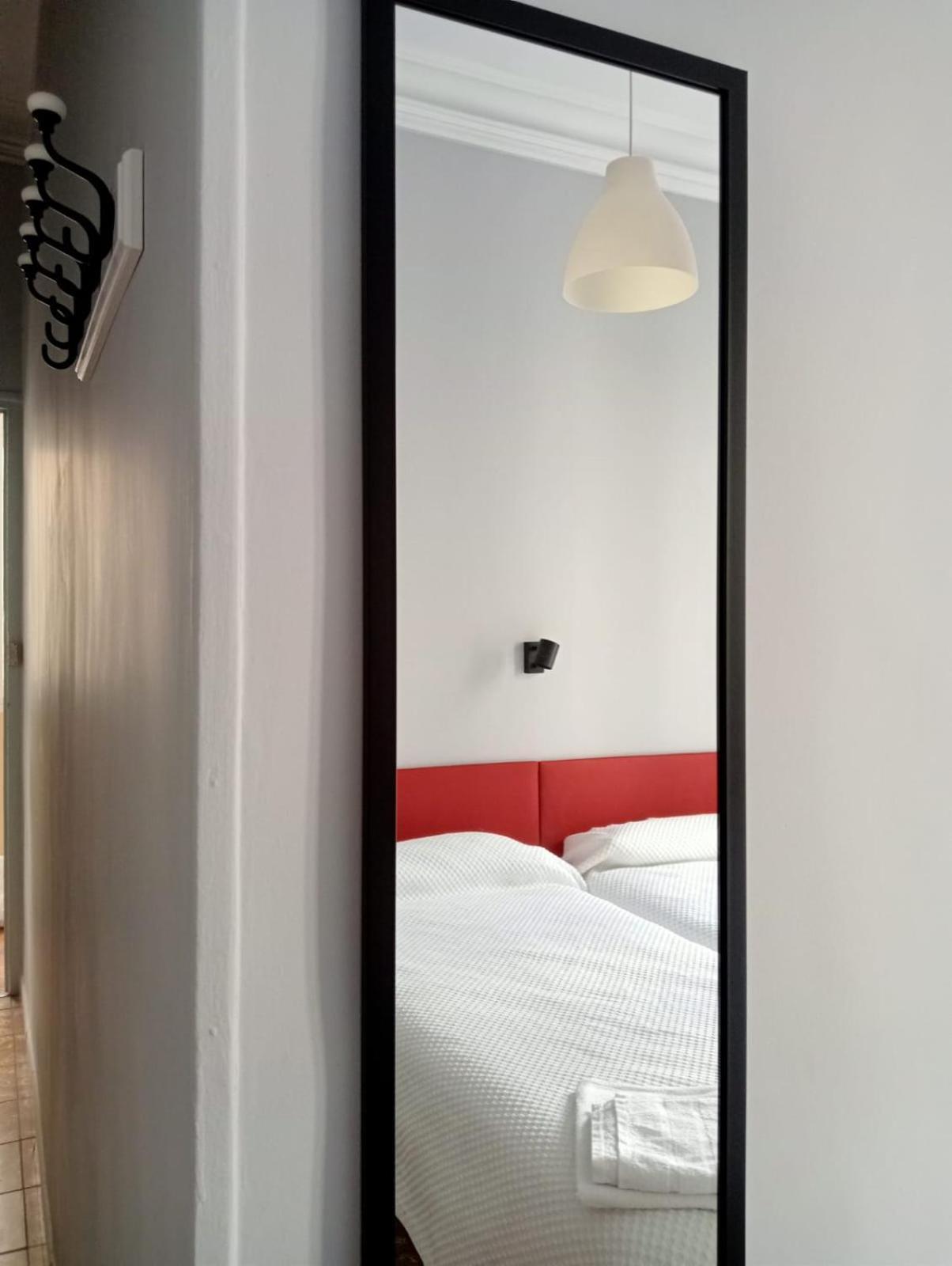 Hostal Yolanda Madrid Bagian luar foto