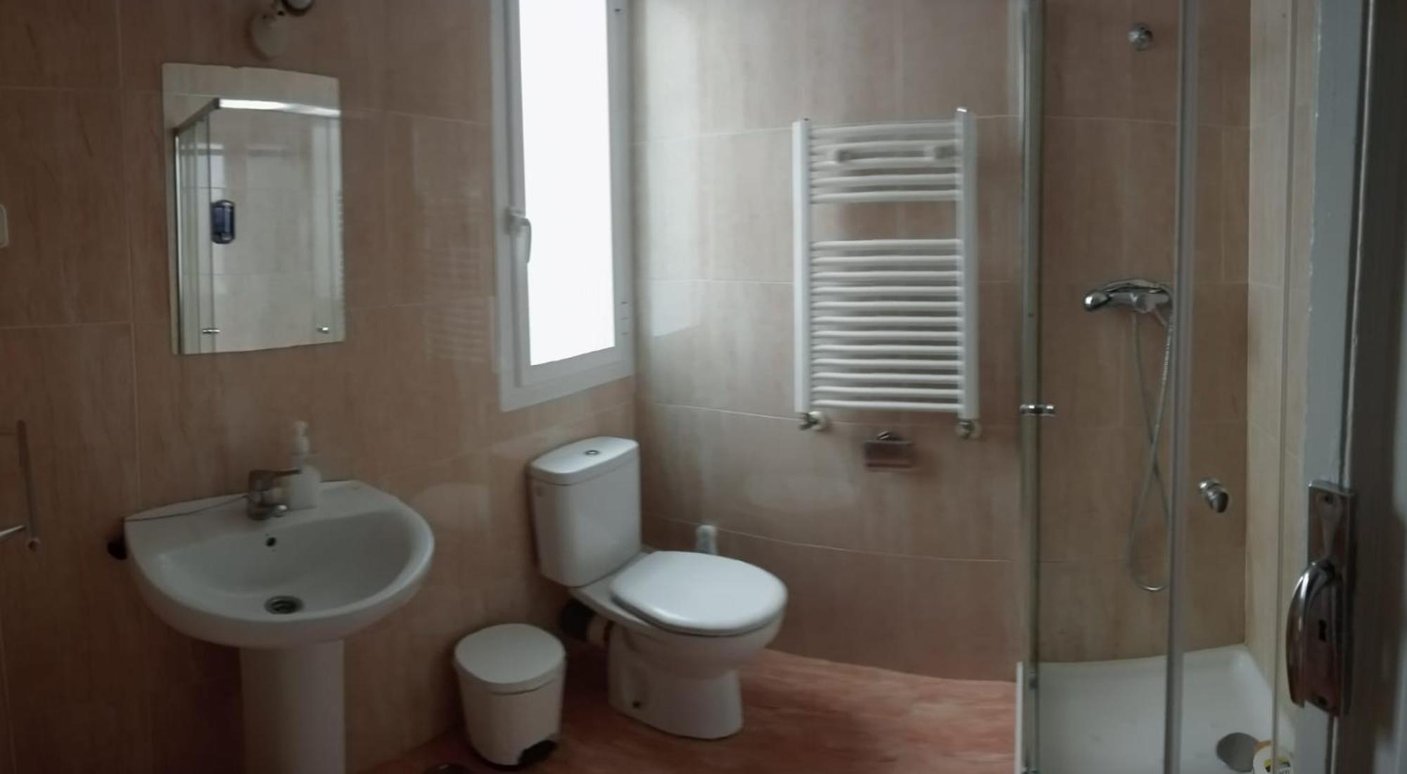 Hostal Yolanda Madrid Bagian luar foto