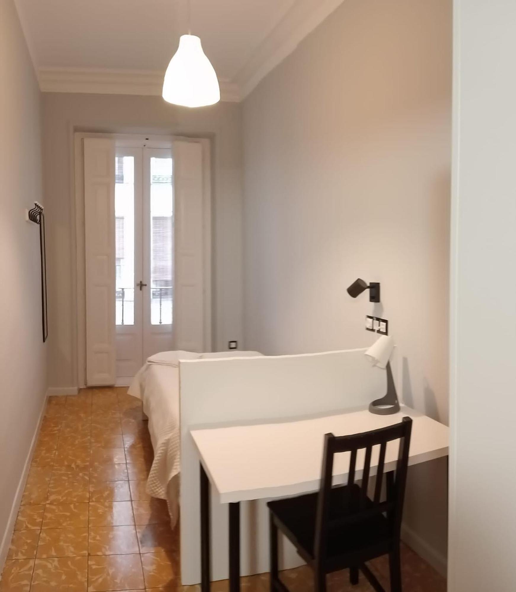 Hostal Yolanda Madrid Bagian luar foto