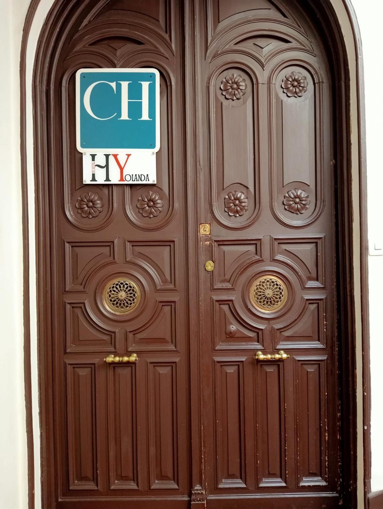 Hostal Yolanda Madrid Bagian luar foto